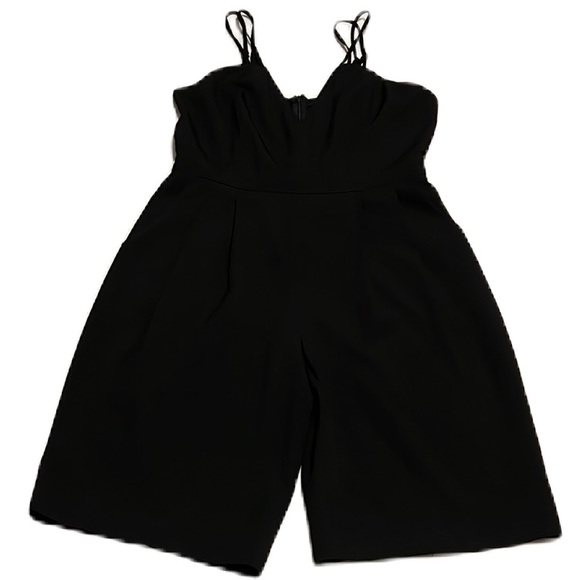Jealous Tomato, Adjustable Straps, Zip Back short Jumpsuit, Black, Size Large - Picture 1 of 7